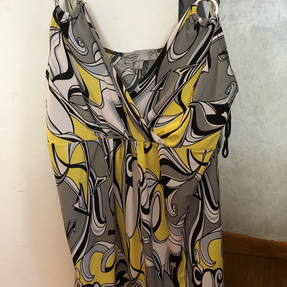 Going out shirt worn a few times. Great condition